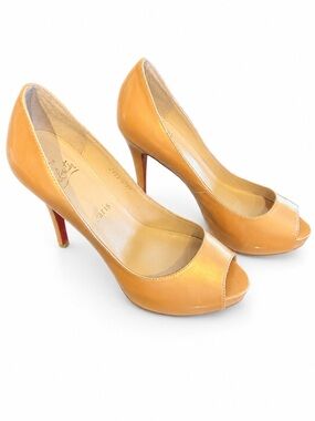 Christian Louboutin Very Prive Peep Toe Patent Leather Heels – Size 37